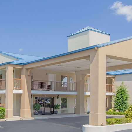 Days Inn & Suites By Wyndham Pine Bluff Eksteriør bilde