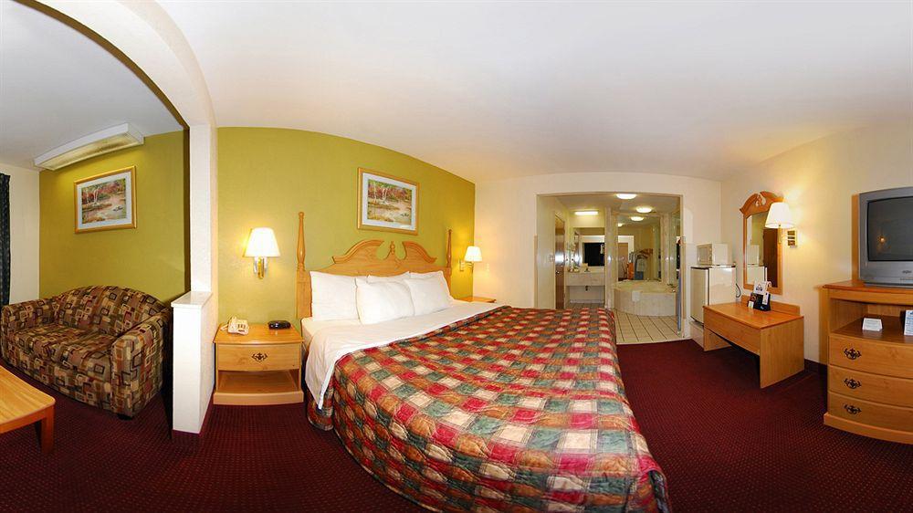 Days Inn & Suites By Wyndham Pine Bluff Eksteriør bilde
