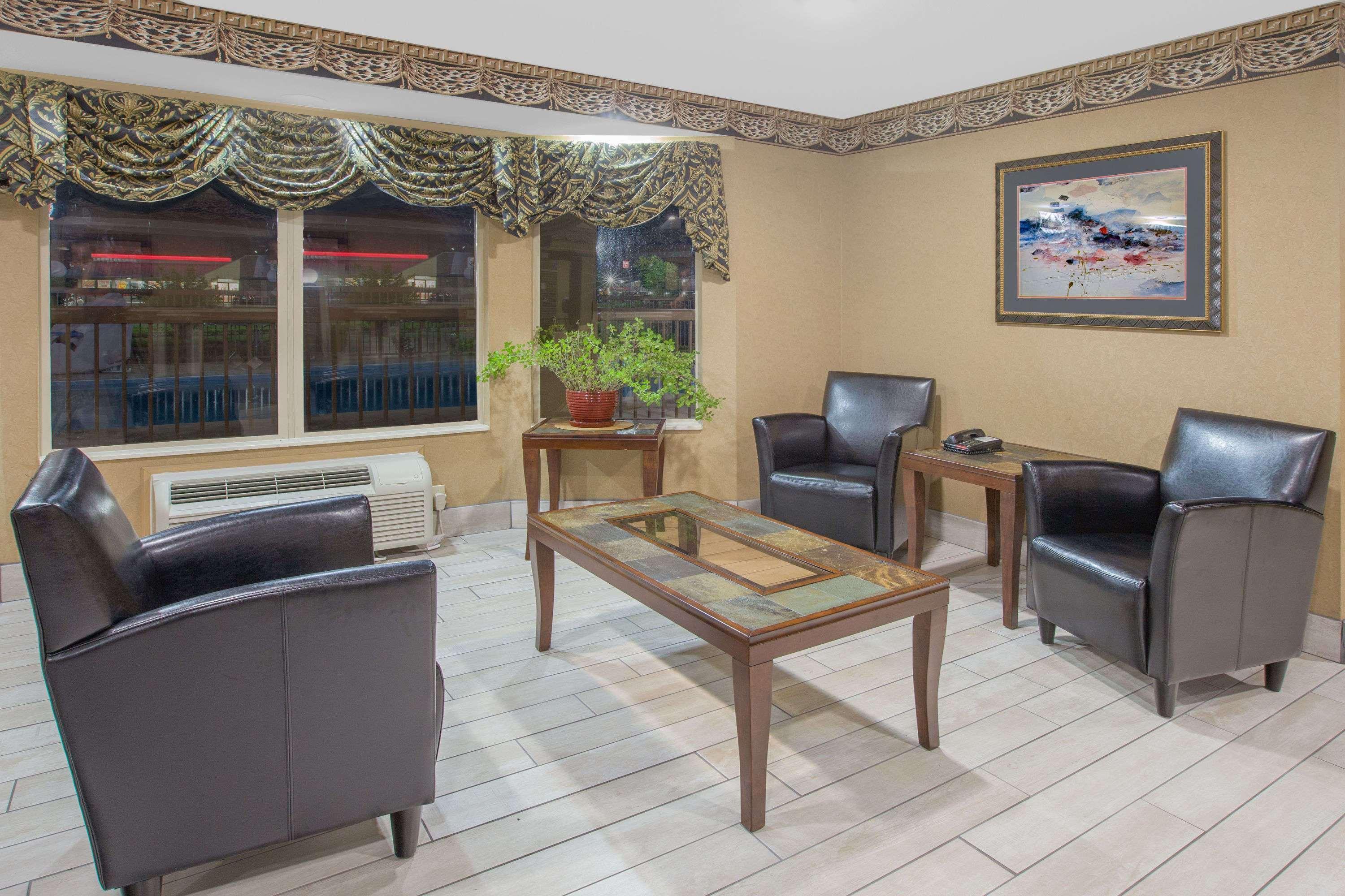 Days Inn & Suites By Wyndham Pine Bluff Eksteriør bilde