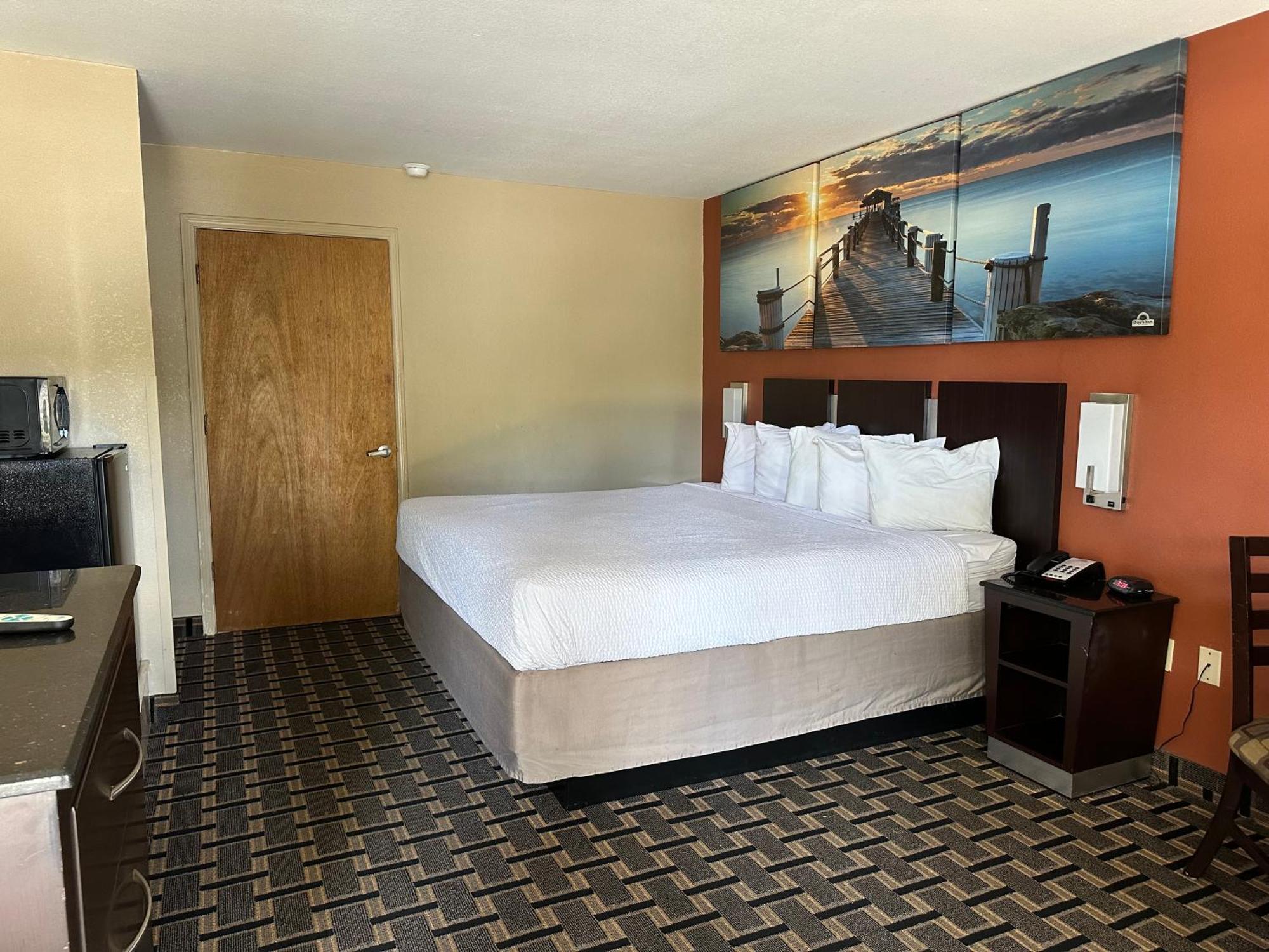 Days Inn & Suites By Wyndham Pine Bluff Eksteriør bilde