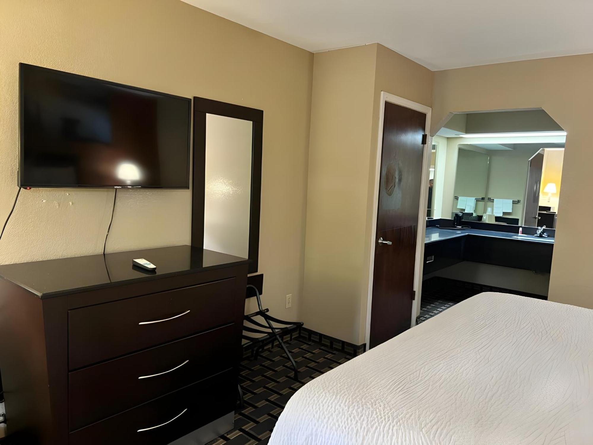 Days Inn & Suites By Wyndham Pine Bluff Eksteriør bilde