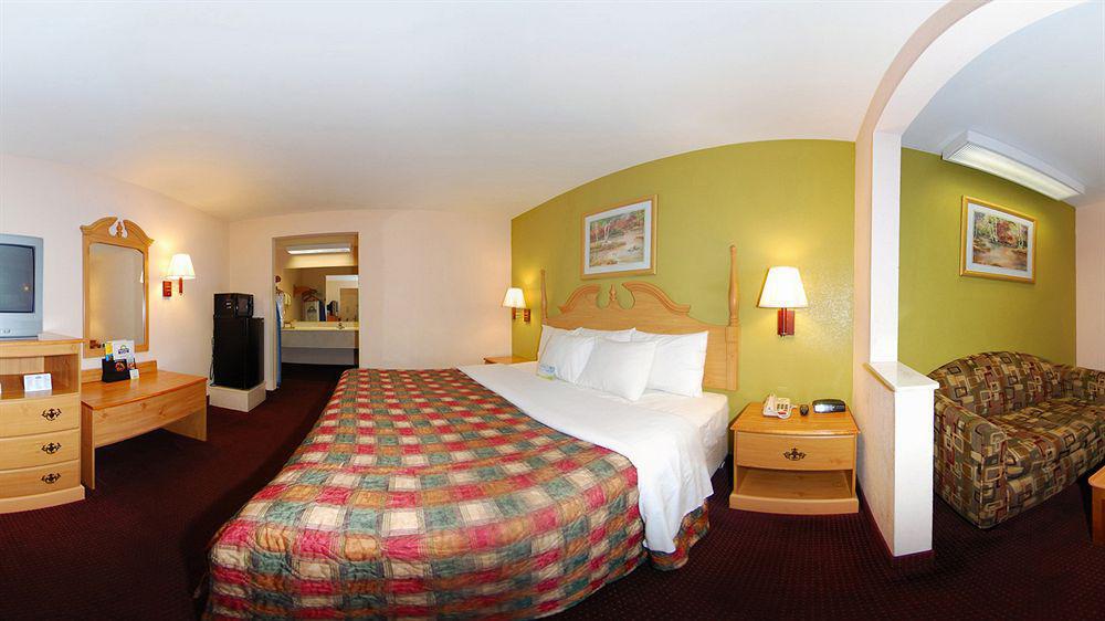 Days Inn & Suites By Wyndham Pine Bluff Eksteriør bilde