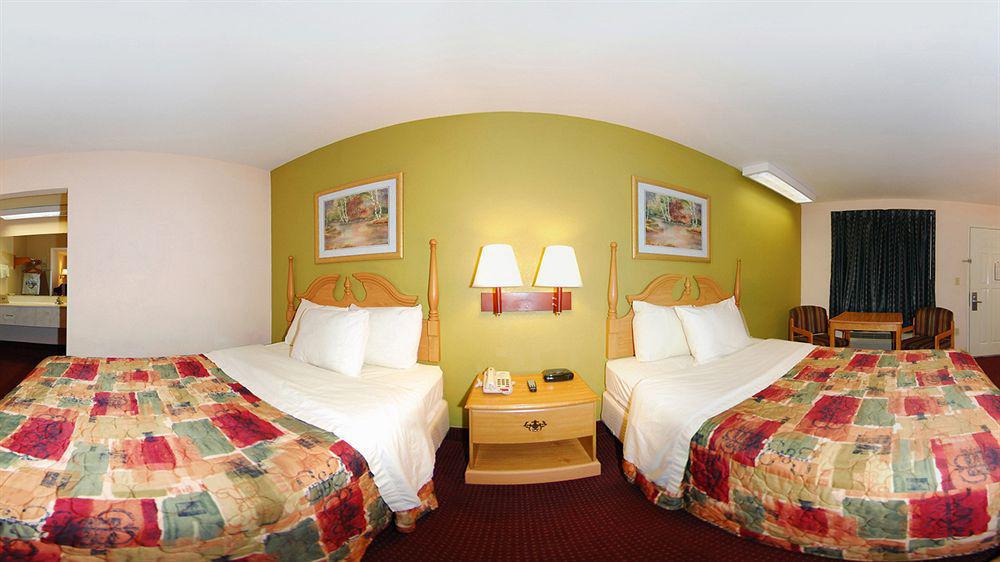 Days Inn & Suites By Wyndham Pine Bluff Eksteriør bilde